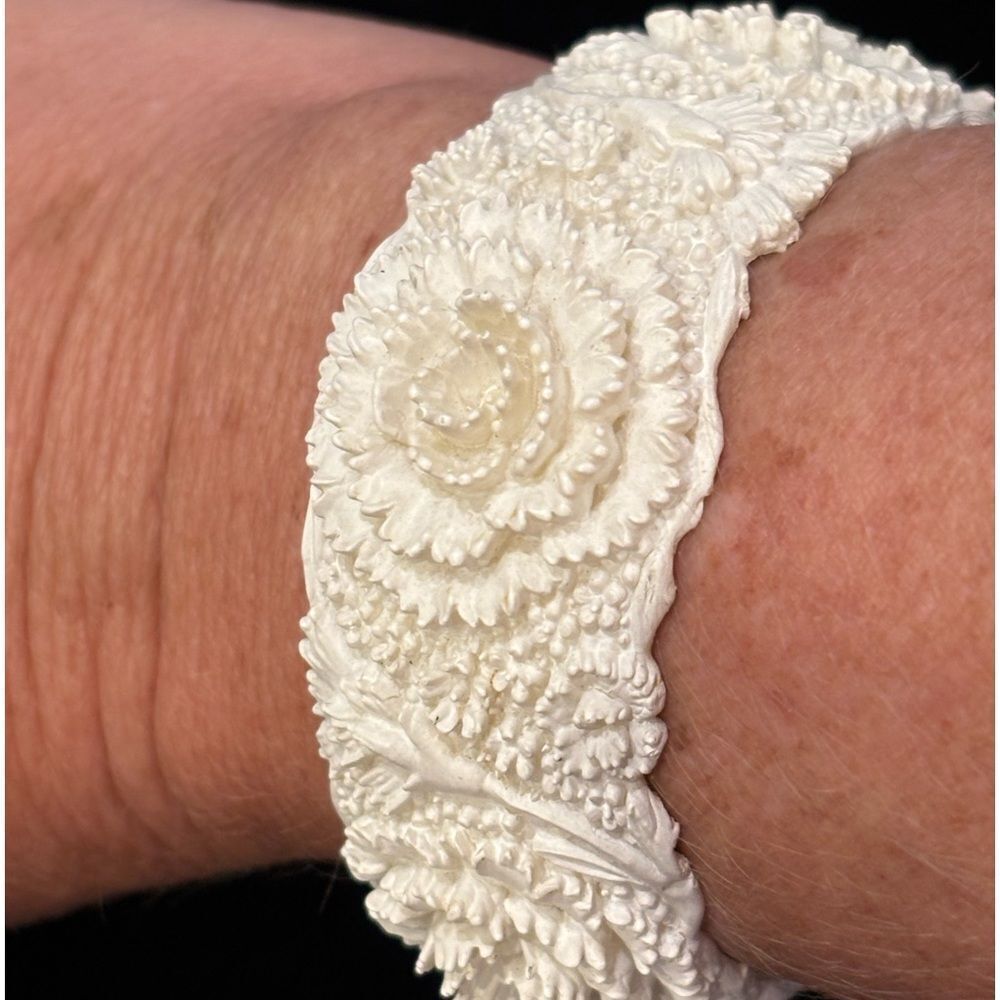 Vintage Celluloid Featherlite Hinged Clamper Style Bracelet - Picture 4 of 5